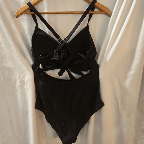 Cupshe Large Black One Piece Swimsuit With‎ Full Front Cut Outs Tie - Picture 5 of 6